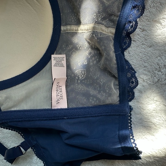 Victoria's Secret Navy Lace Bra - Picture 3 of 6